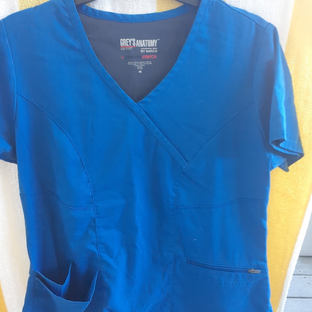 Stretchy comfortable scrub top